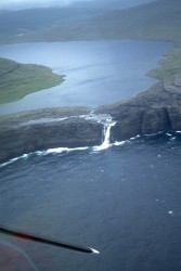 B�sdalafossur (waterfall) and the lake