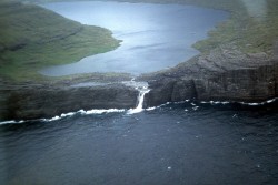 B�sdalafossur (waterfall) and the lake