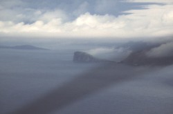 Approaching  V�gar, Mykines to port